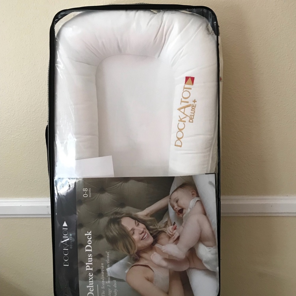 Brand new white dock a tot deluxe